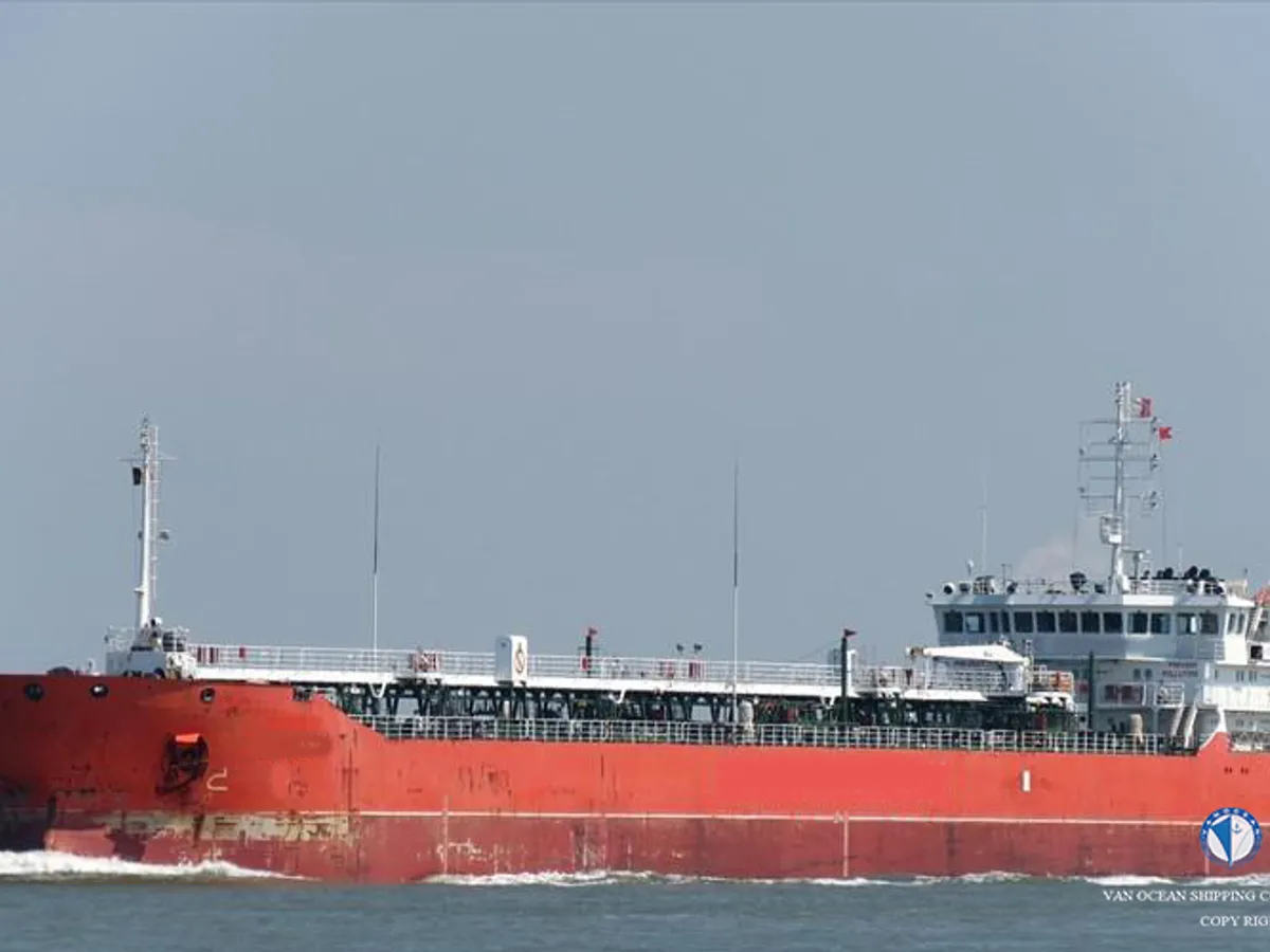 Kapal tanker minyak/bahan kimia kanggo didol