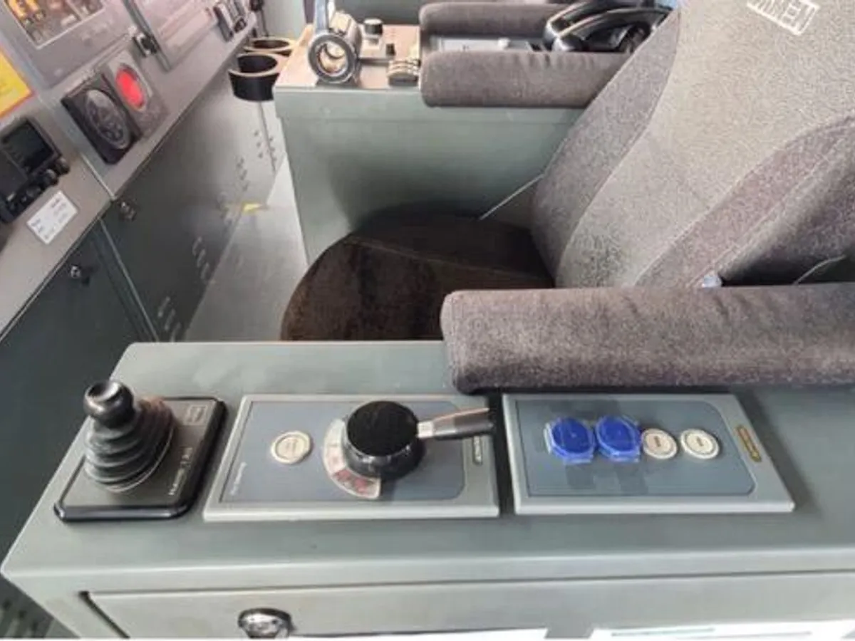 Kapal kerja kanggo didol