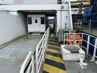 Kapal kontainer kanggo didol