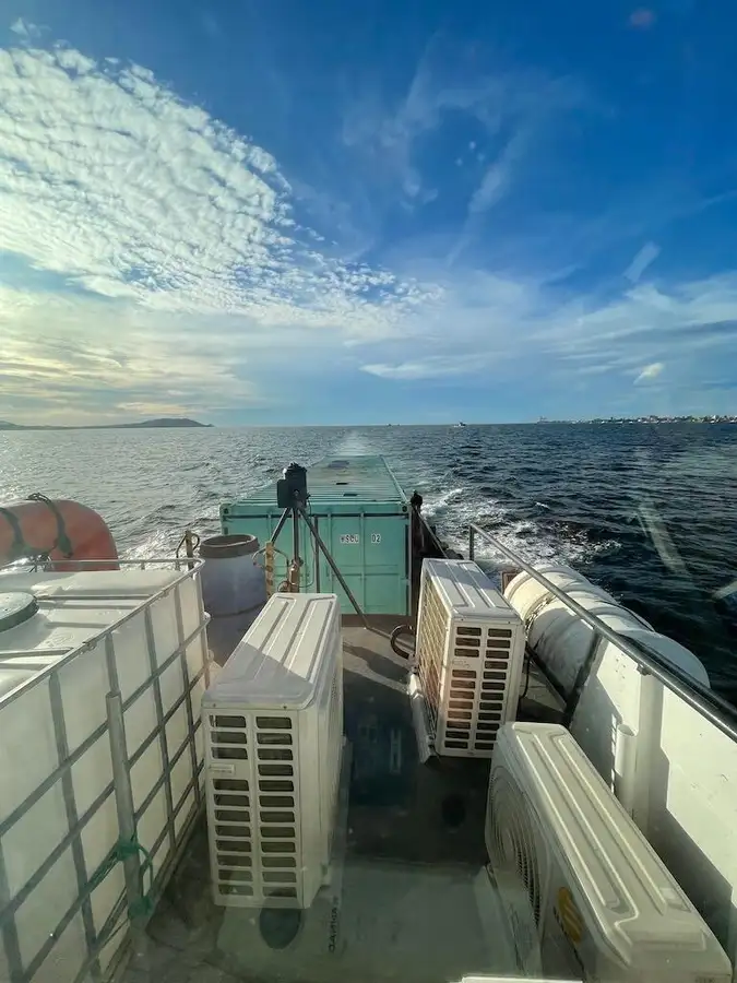 Kapal kontainer kanggo didol