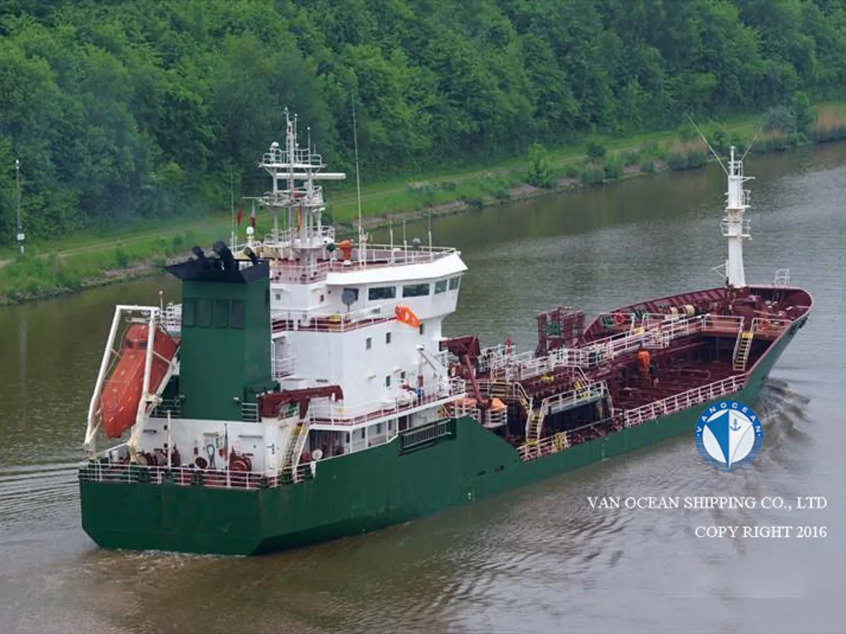Kapal tanker minyak/bahan kimia kanggo didol