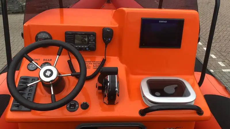 Kapal karet kaku kanggo didol