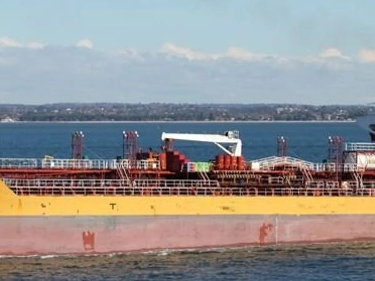 Kapal tanker minyak/bahan kimia kanggo didol