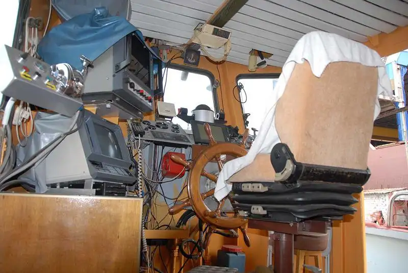 Kapal kerja kanggo didol