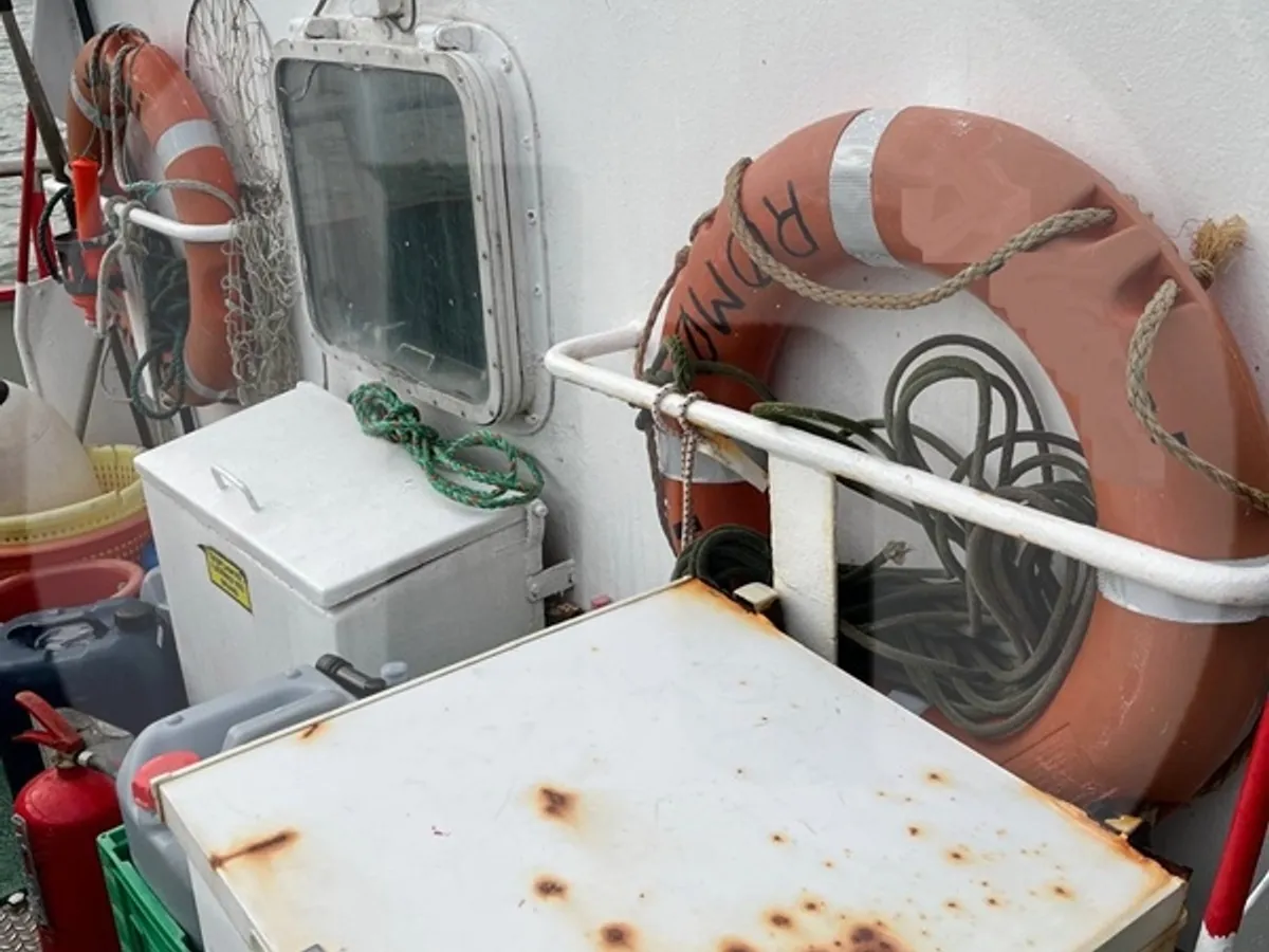Kapal trawler berkas kanggo didol