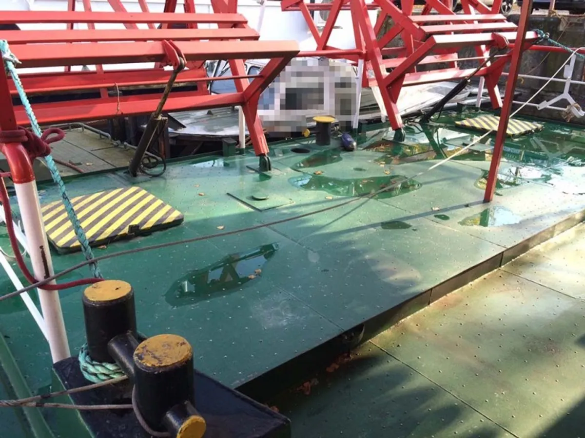 Kapal kontainer kanggo didol