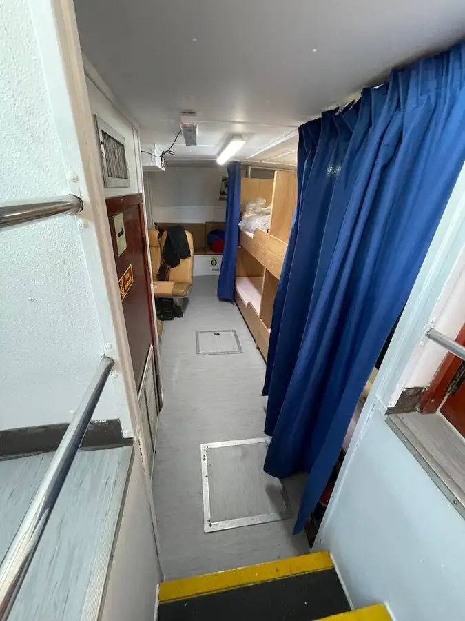 Kapal kontainer kanggo didol
