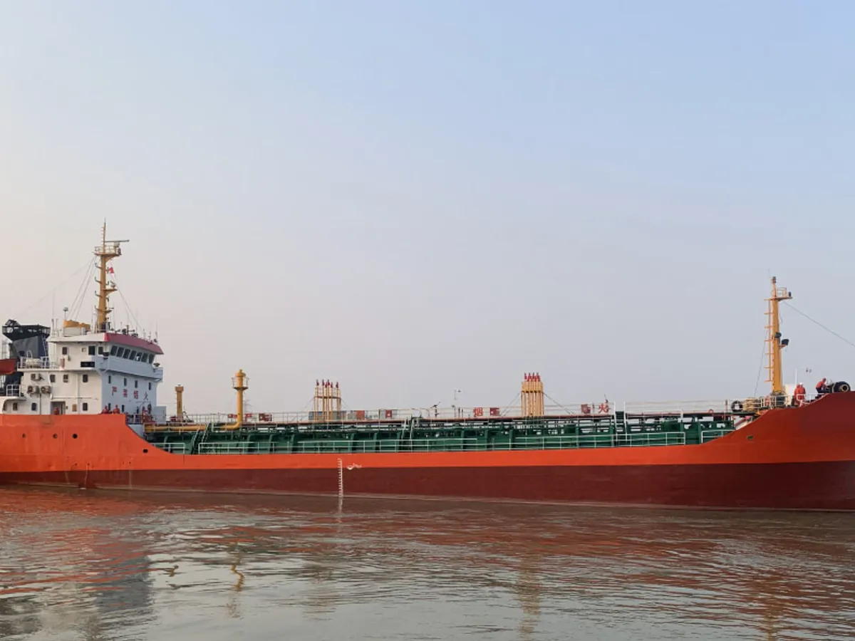 Kapal tanker minyak/bahan kimia kanggo didol