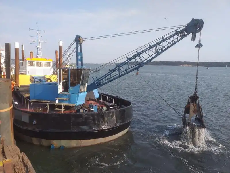 Kapal dredger kanggo didol