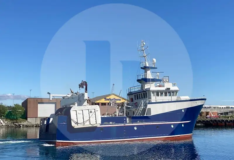 Kapal trawler berkas kanggo didol