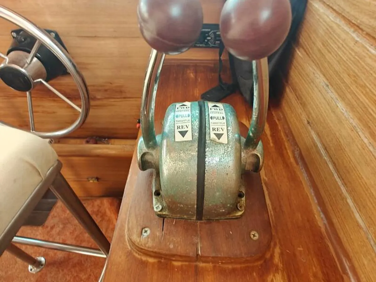 Kapal kerja kanggo didol