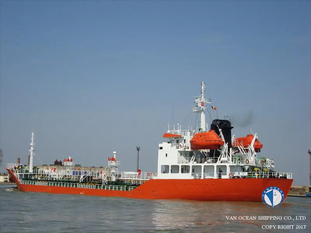 Kapal tanker minyak/bahan kimia kanggo didol