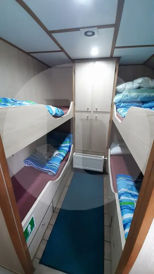 Kapal pengangkut iwak urip kanggo didol