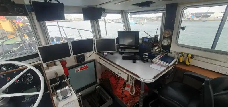 Kapal kontainer kanggo didol