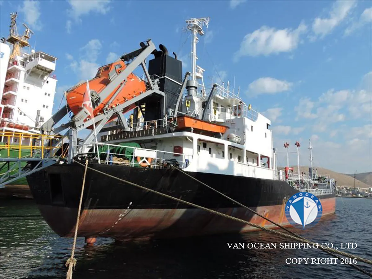 Kapal tanker minyak/bahan kimia kanggo didol