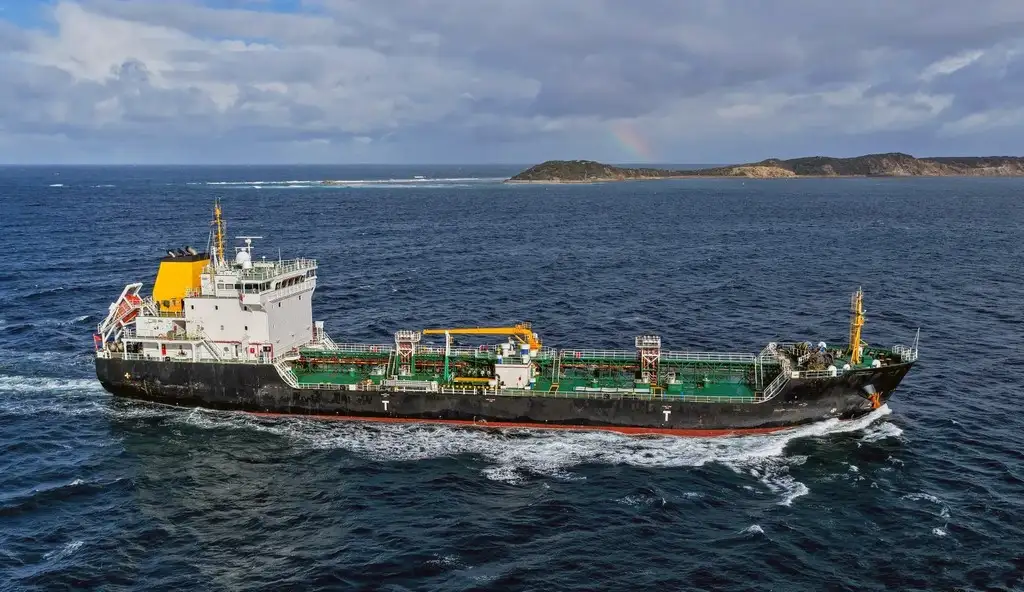 Kapal tanker minyak/bahan kimia kanggo didol