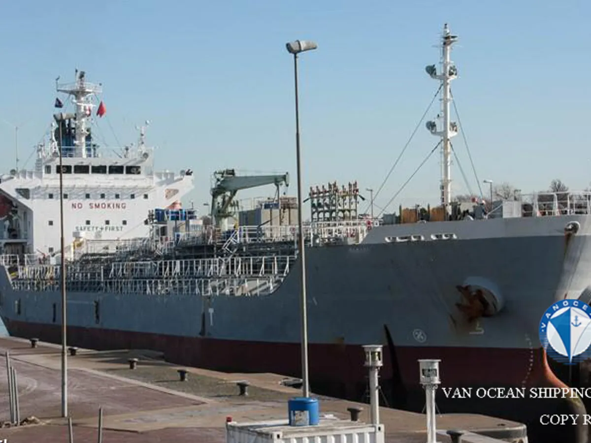 Kapal tanker minyak/bahan kimia kanggo didol