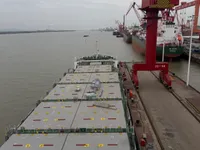 Kapal kontainer kanggo didol