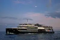 Kapal pesiar-feri kanggo didol