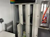 Kapal kontainer kanggo didol