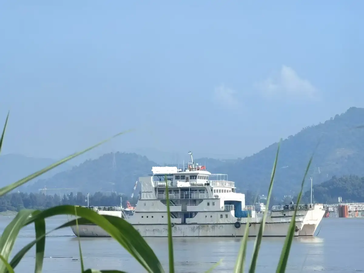 Katamaran kanggo didol