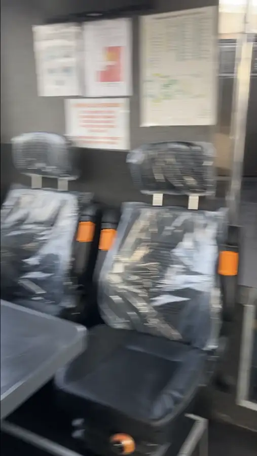 Kapal kontainer kanggo didol