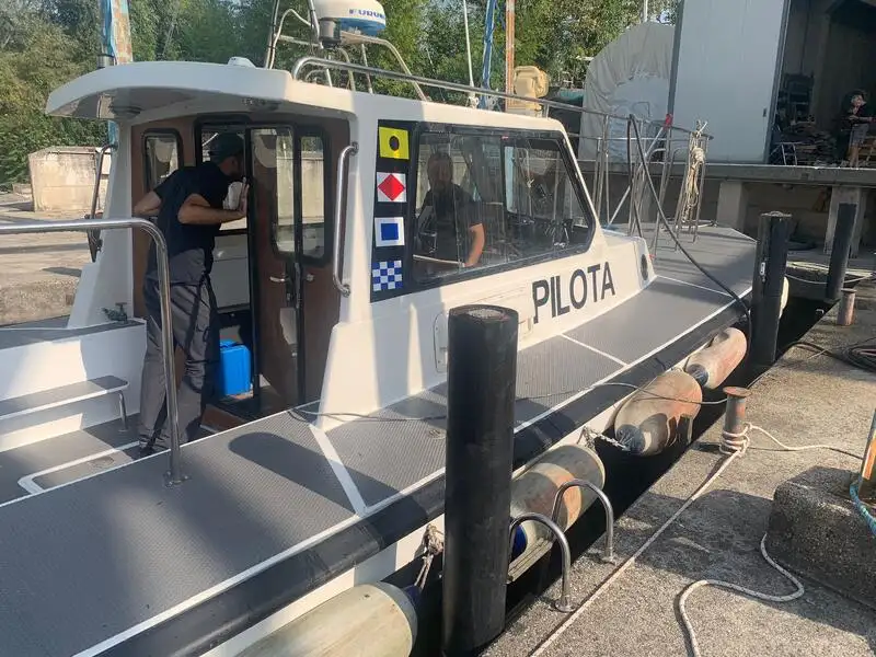 Pilot boat kanggo didol