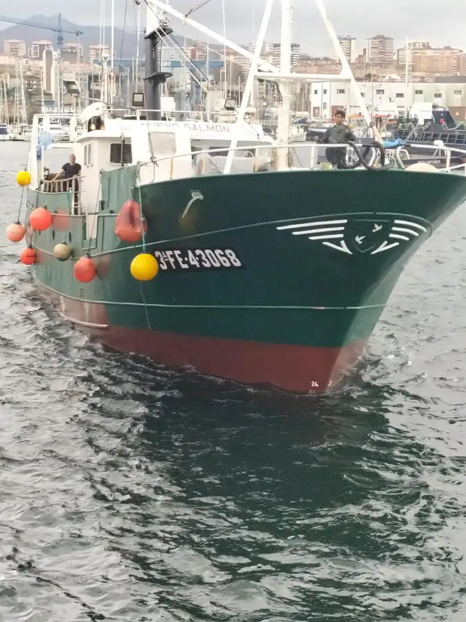 Fishing Trawler kanggo didol