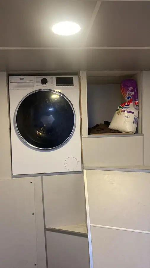 Kapal kerja kanggo didol