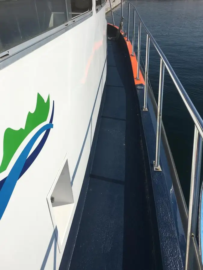 Kapal kerja kanggo didol
