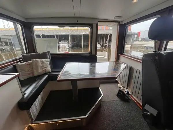 Kapal kerja kanggo didol