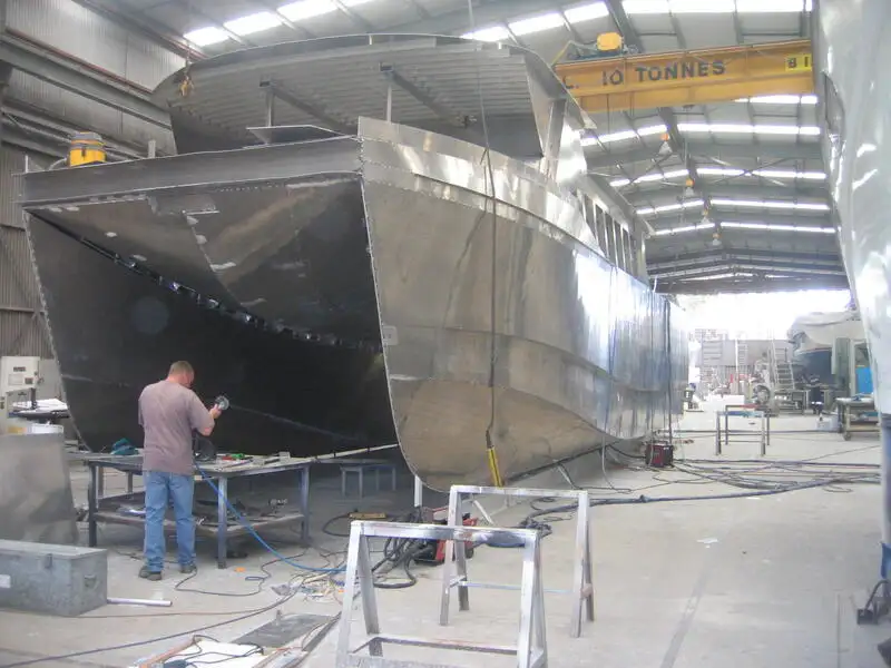 Katamaran kanggo didol