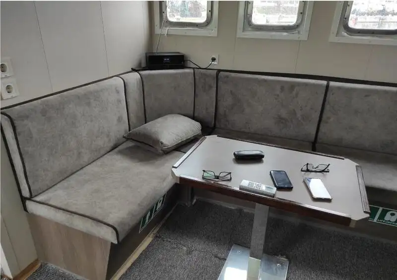 Kapal kerja kanggo didol