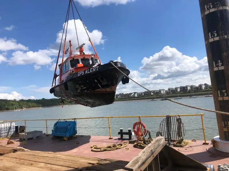 Kapal survey kanggo didol