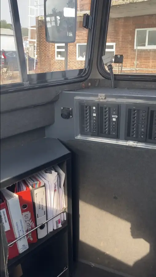 Kapal kontainer kanggo didol