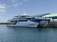 Katamaran kanggo didol